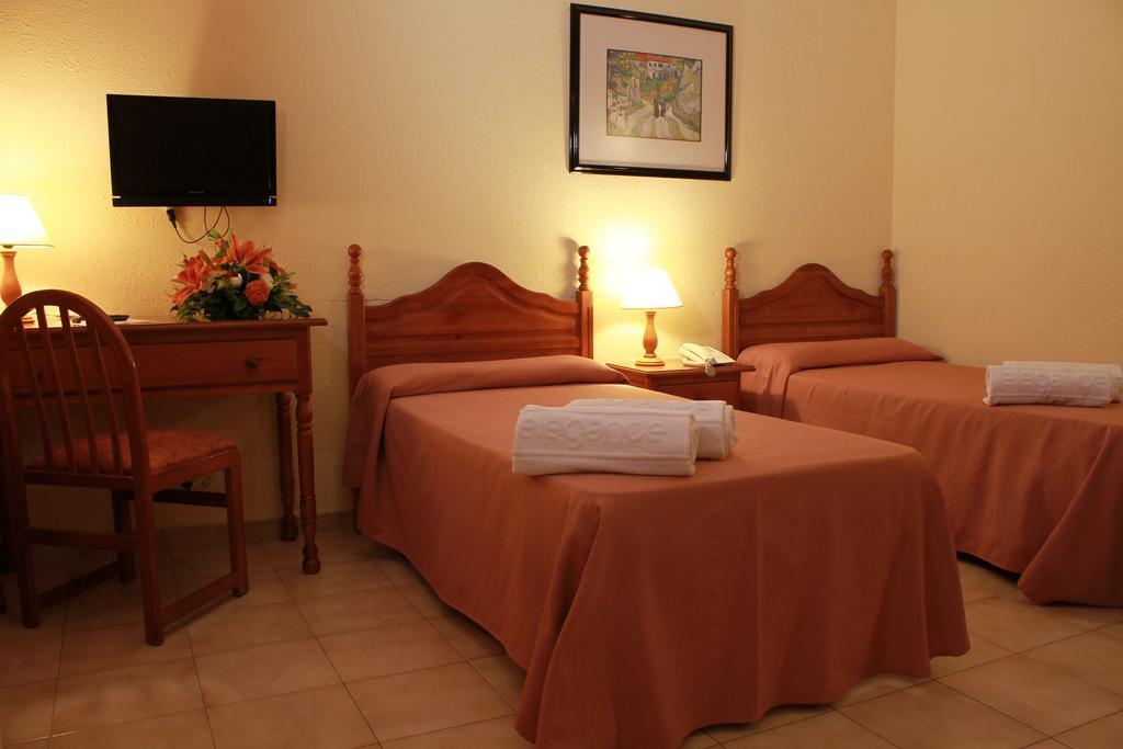 Apartamentos Resitur Seville Exterior photo