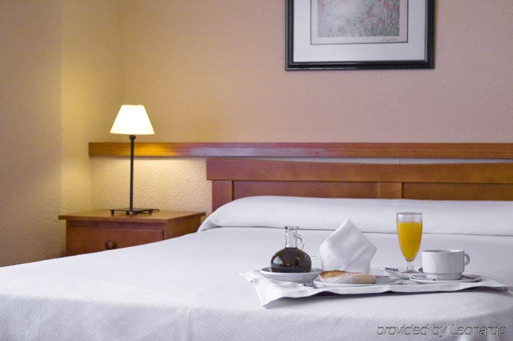 Apartamentos Resitur Seville Room photo