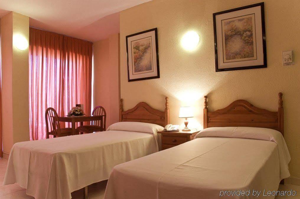 Apartamentos Resitur Seville Room photo