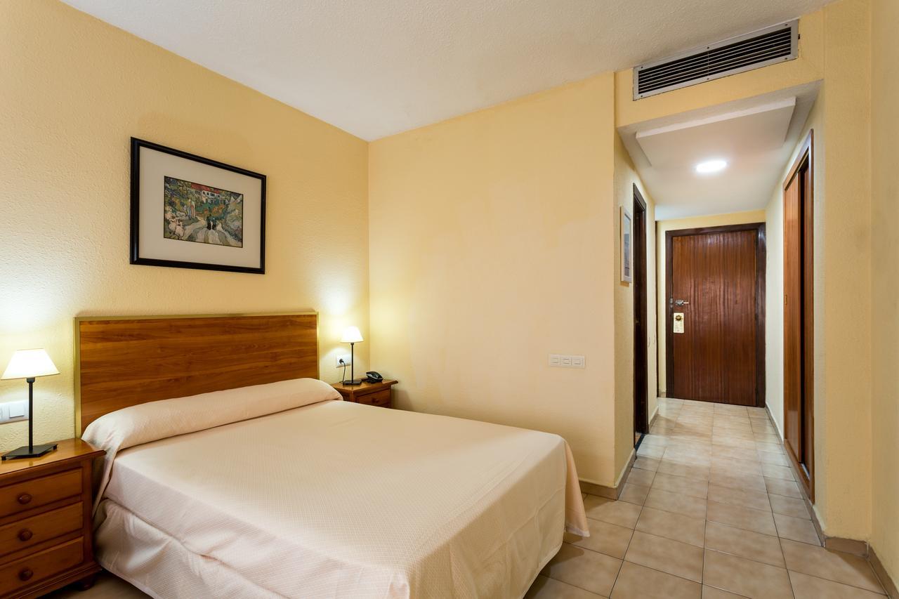 Apartamentos Resitur Seville Exterior photo