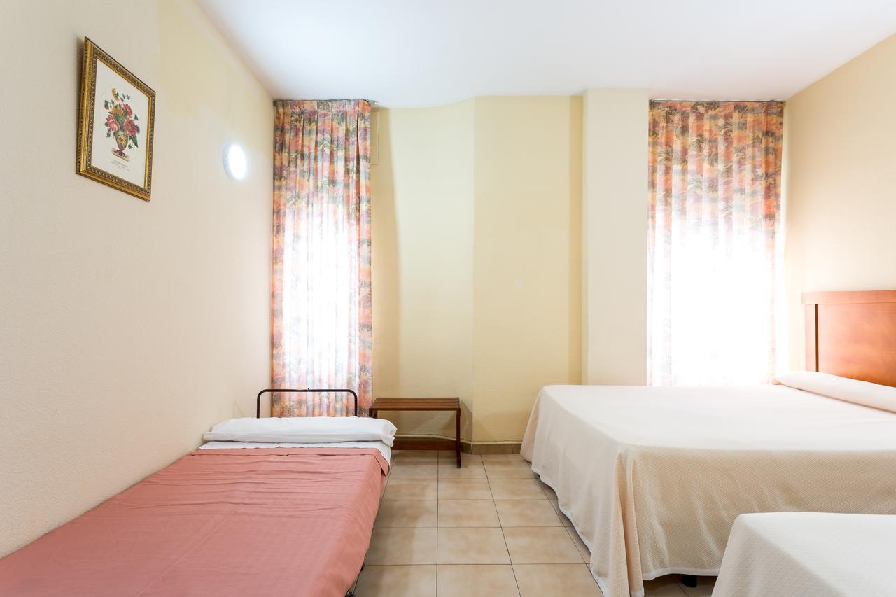 Apartamentos Resitur Seville Exterior photo