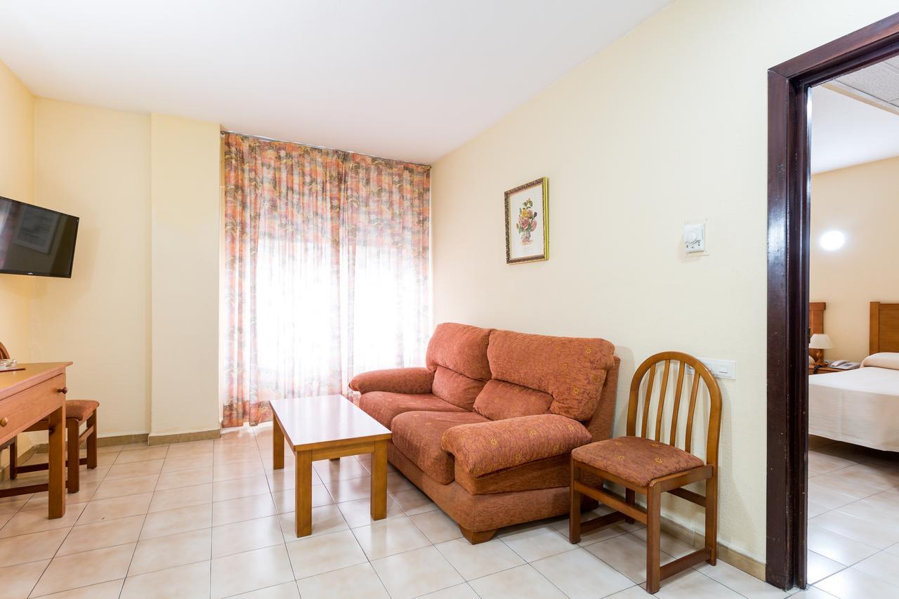 Apartamentos Resitur Seville Exterior photo