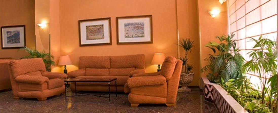 Apartamentos Resitur Seville Exterior photo